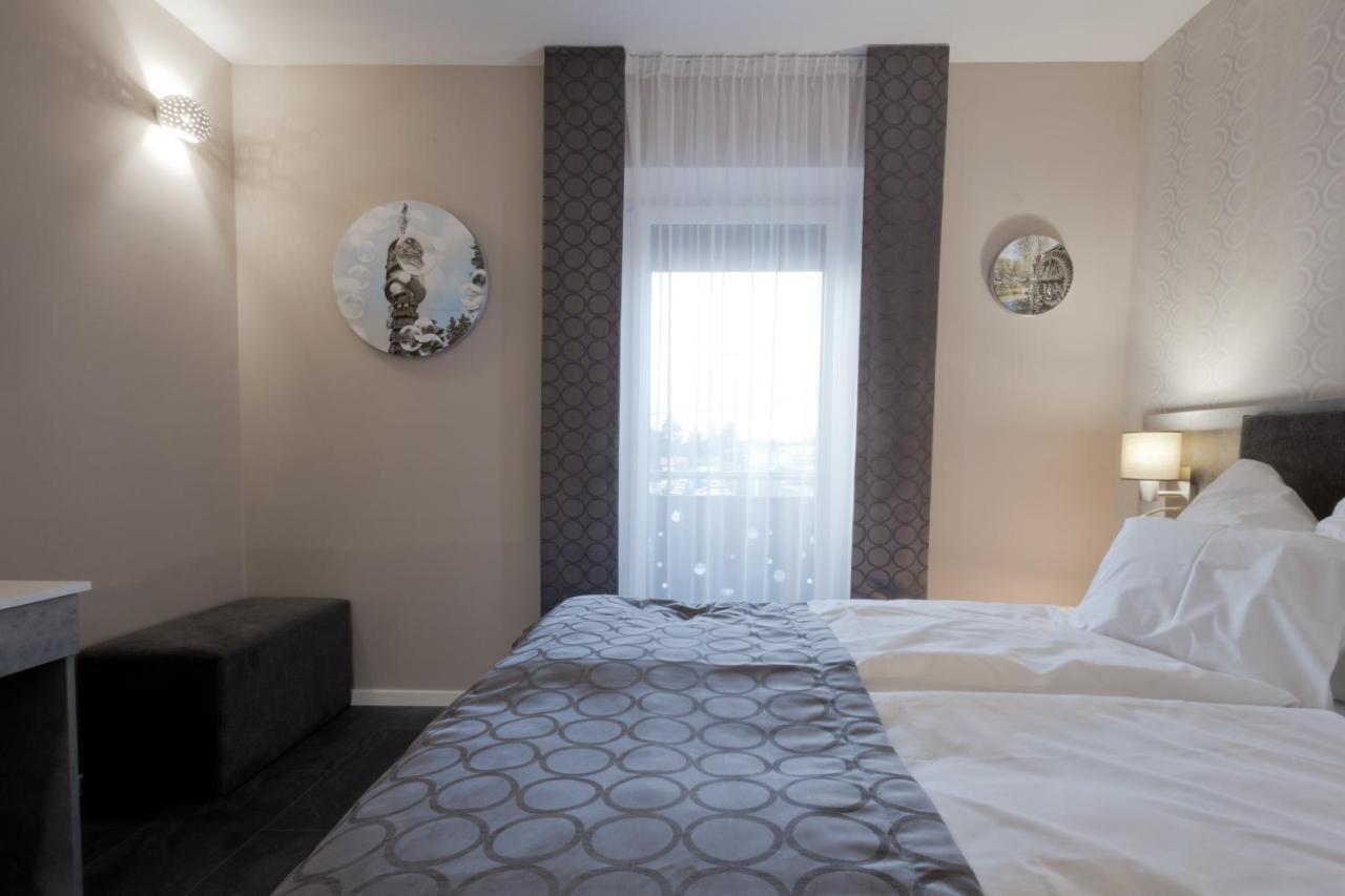 Bubble Hotel Es Rendezvenykoezpont Zalaegerszeg Bagian luar foto
