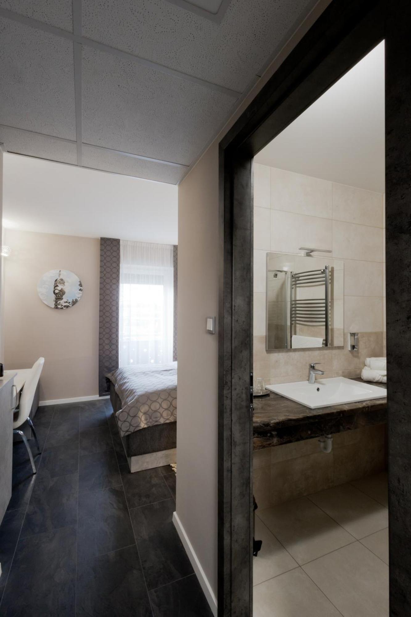 Bubble Hotel Es Rendezvenykoezpont Zalaegerszeg Bagian luar foto