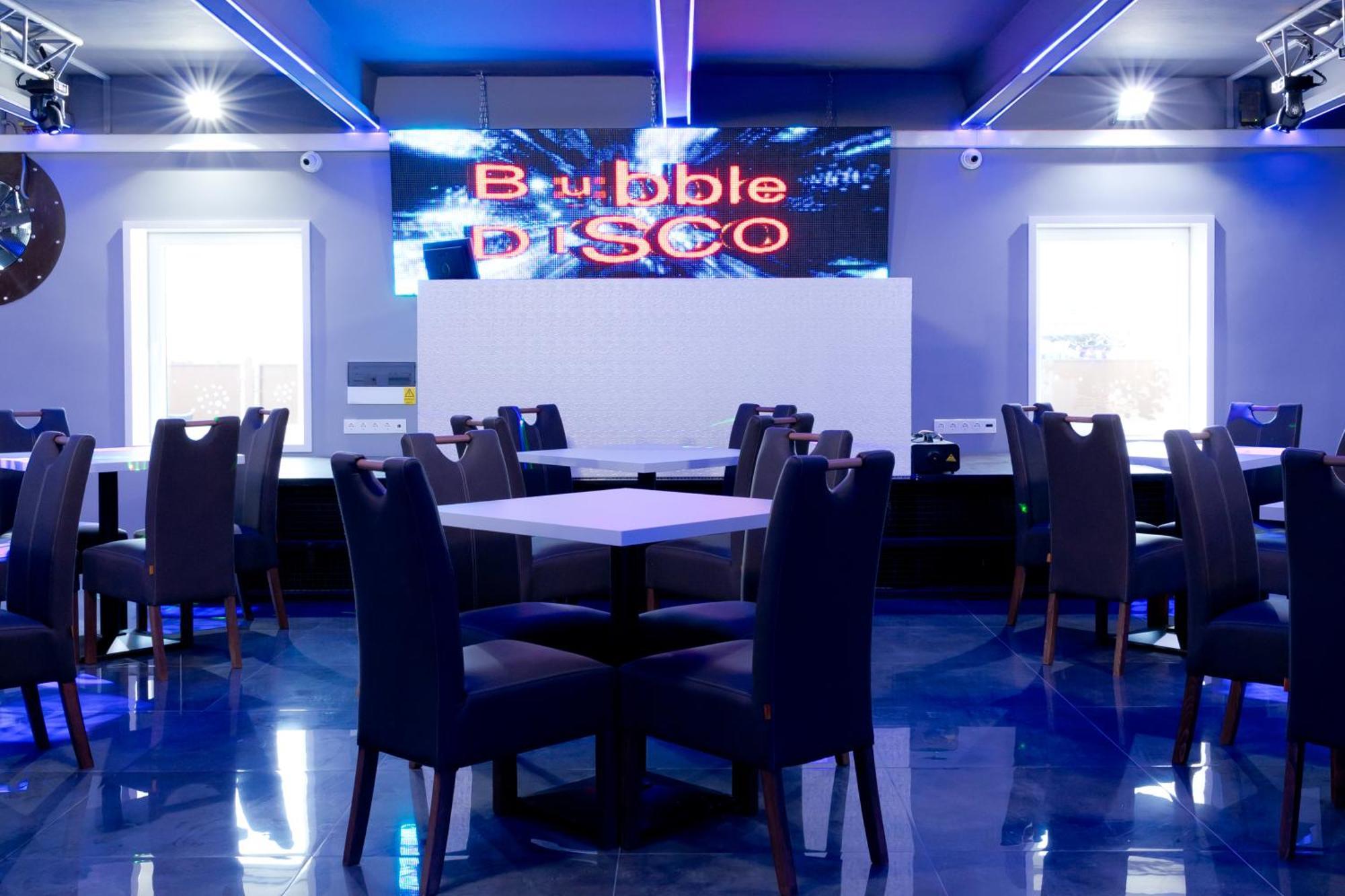 Bubble Hotel Es Rendezvenykoezpont Zalaegerszeg Bagian luar foto