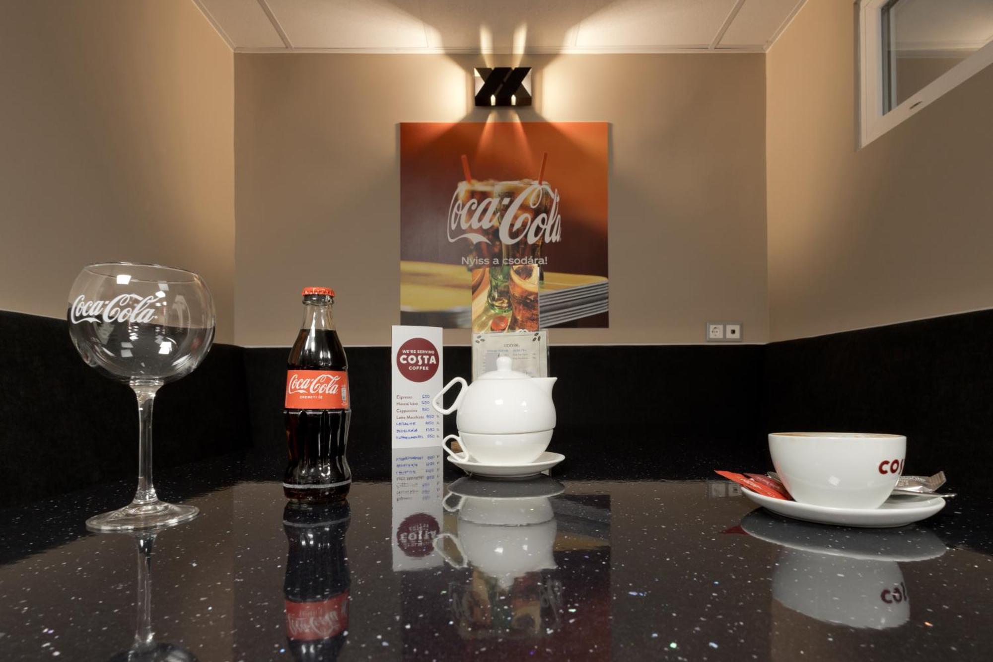 Bubble Hotel Es Rendezvenykoezpont Zalaegerszeg Bagian luar foto