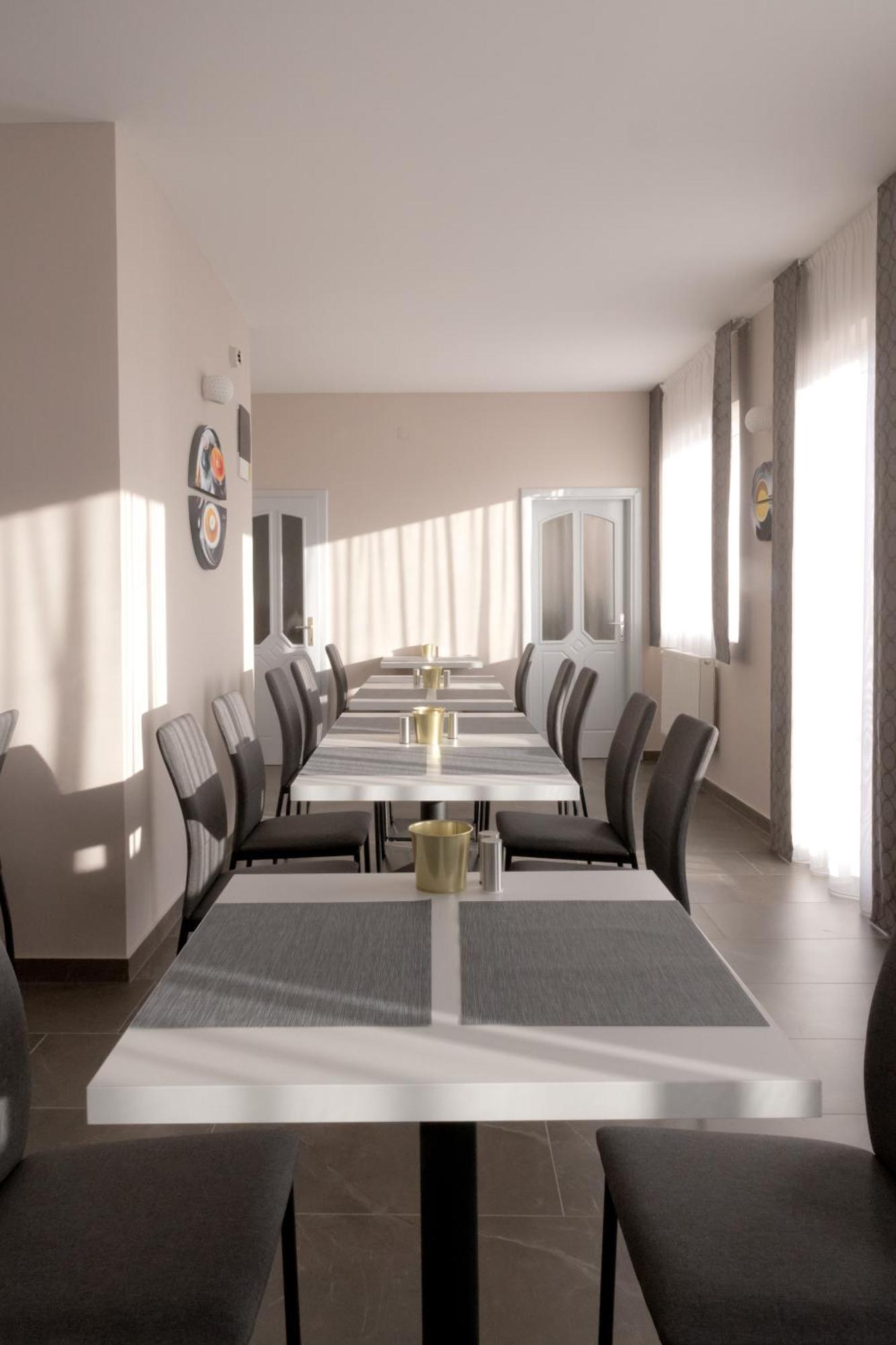 Bubble Hotel Es Rendezvenykoezpont Zalaegerszeg Bagian luar foto